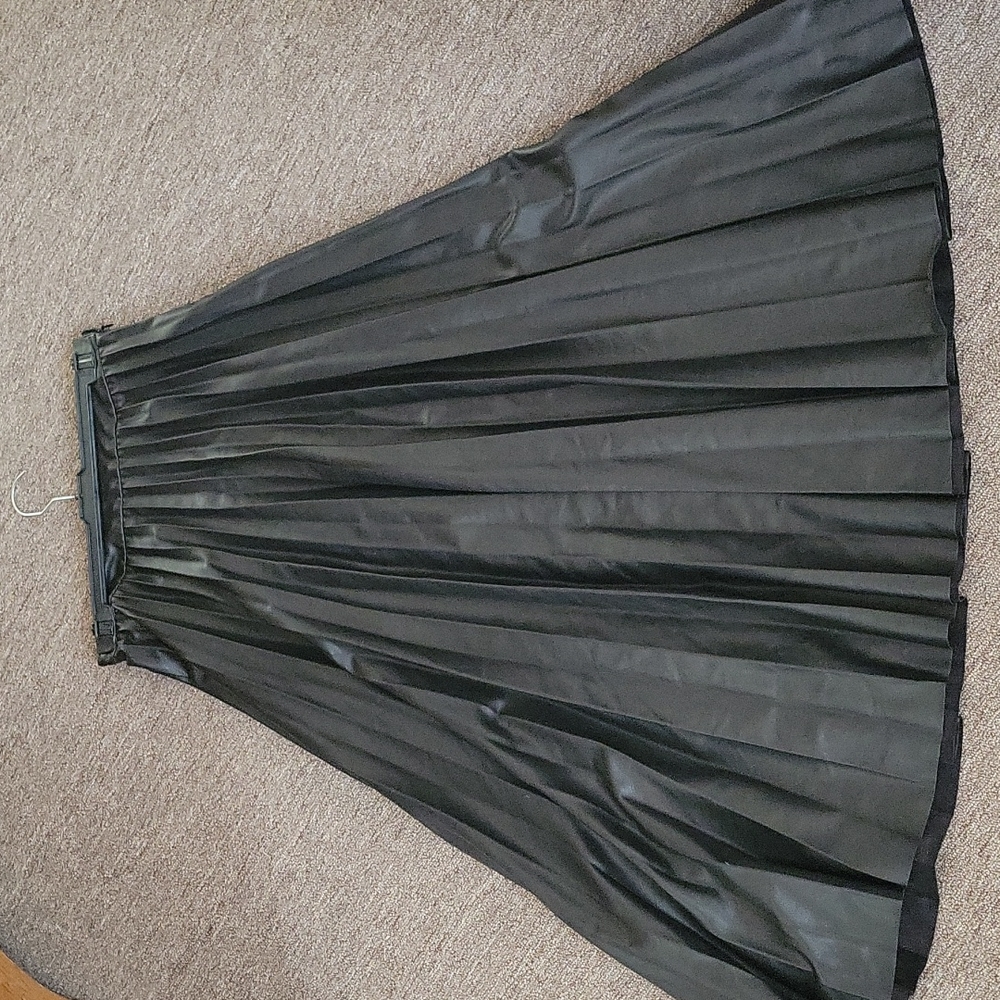 Faux leather Pleated MANGO skirt